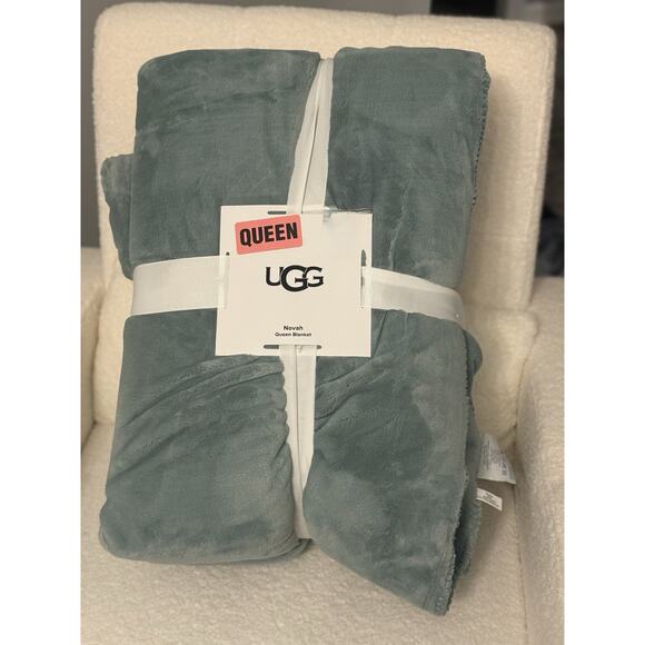 UGG Novah Slate Green Queen Blanket New with tags Comfy Cozy Soft Feel 92”x96”